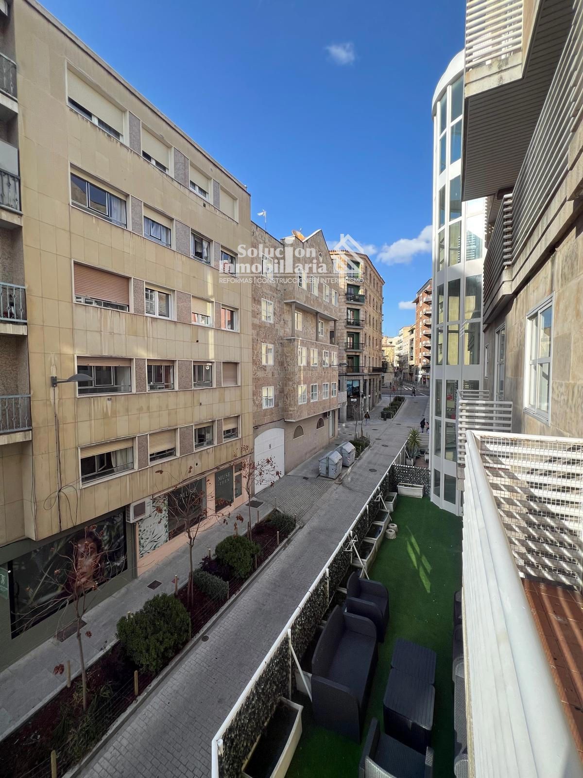 Vista exterior de Piso de alquiler en Salamanca Capital con Calefacción, Terraza y Amueblado