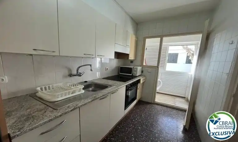 Cuina de Apartament en venda en Cadaqués amb Moblat