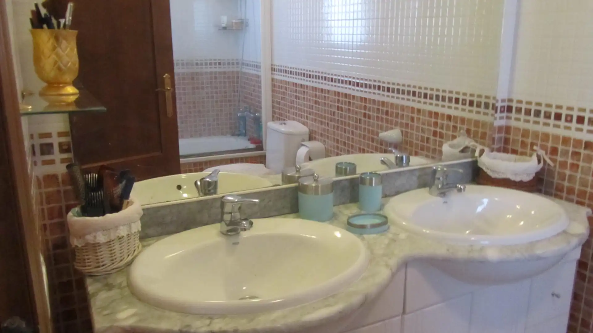 Badezimmer von Einfamilien-Reihenhaus zum Verkauf in Mont-roig del Camp mit Klimaanlage, Heizung und Privatgarten