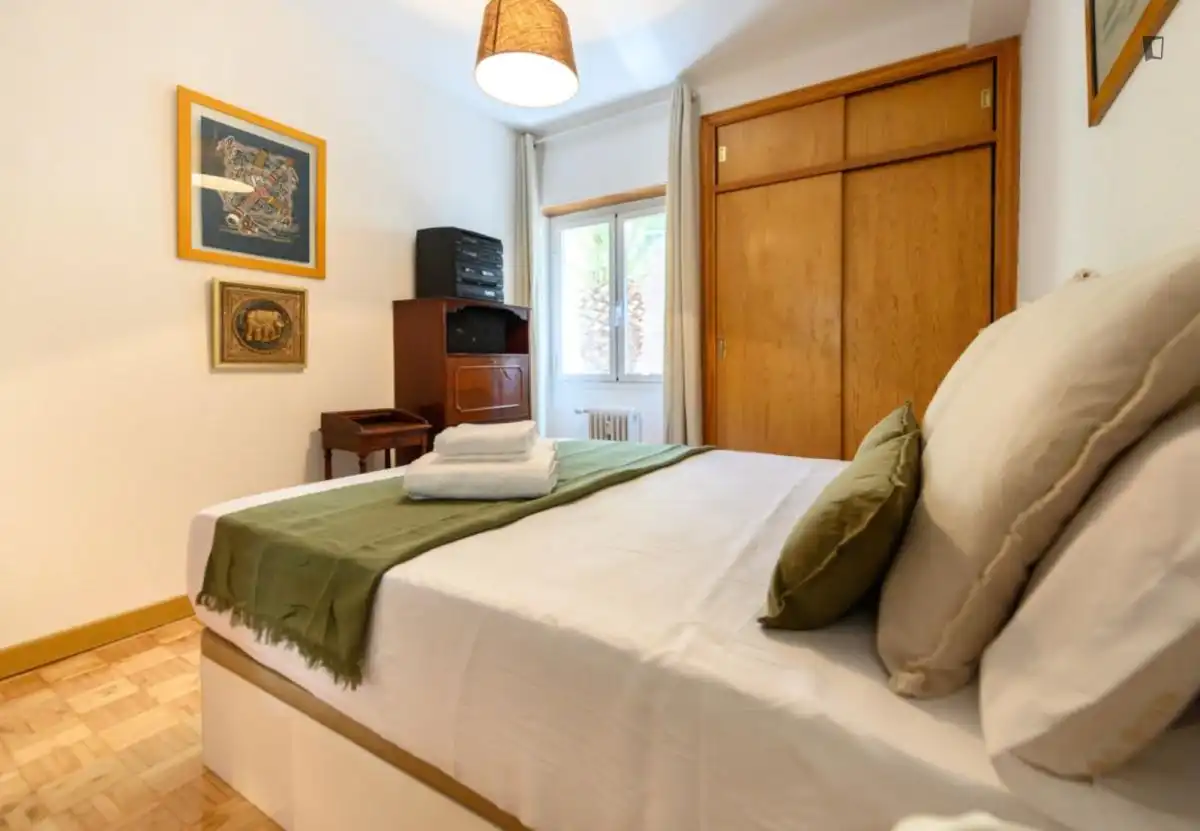 Dormitori de Apartament de lloguer en Madrid amb Aire condicionat, Moblat i Forn