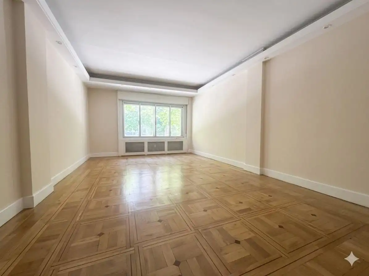 Sala d'estar de Pis en venda en Madrid amb Calefacció, Parquet i Traster