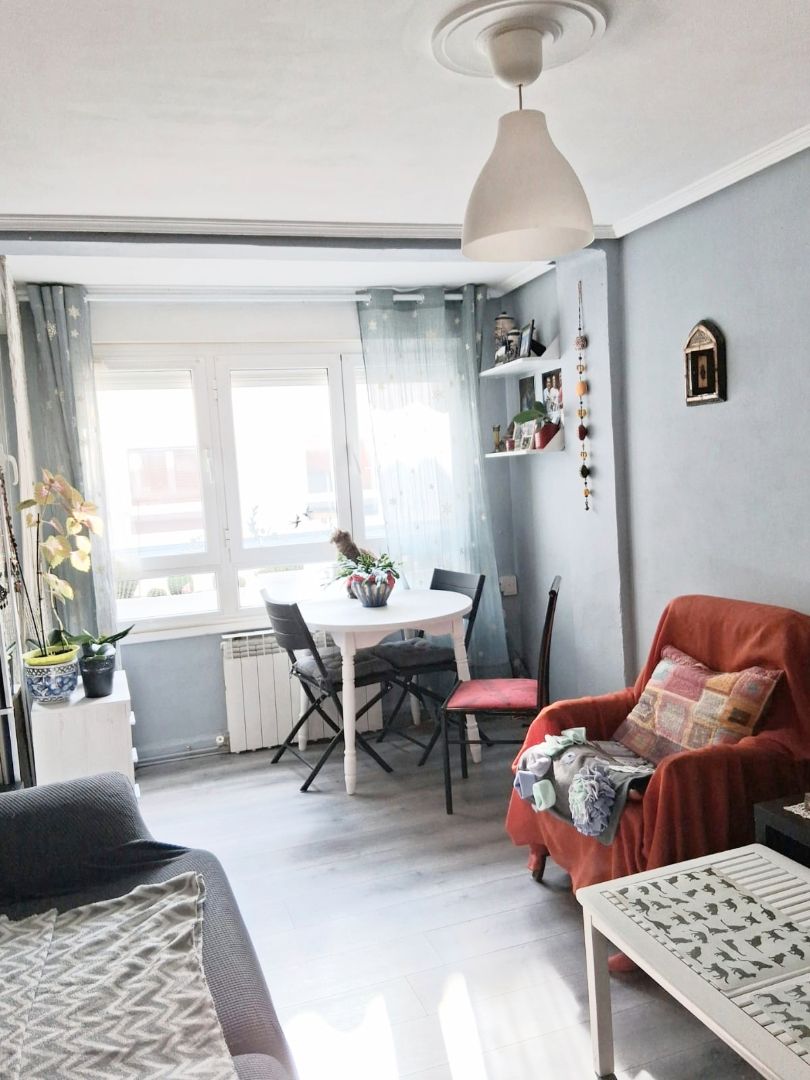 Dormitori de Apartament en venda en Vitoria - Gasteiz amb Calefacció, Traster i Moblat