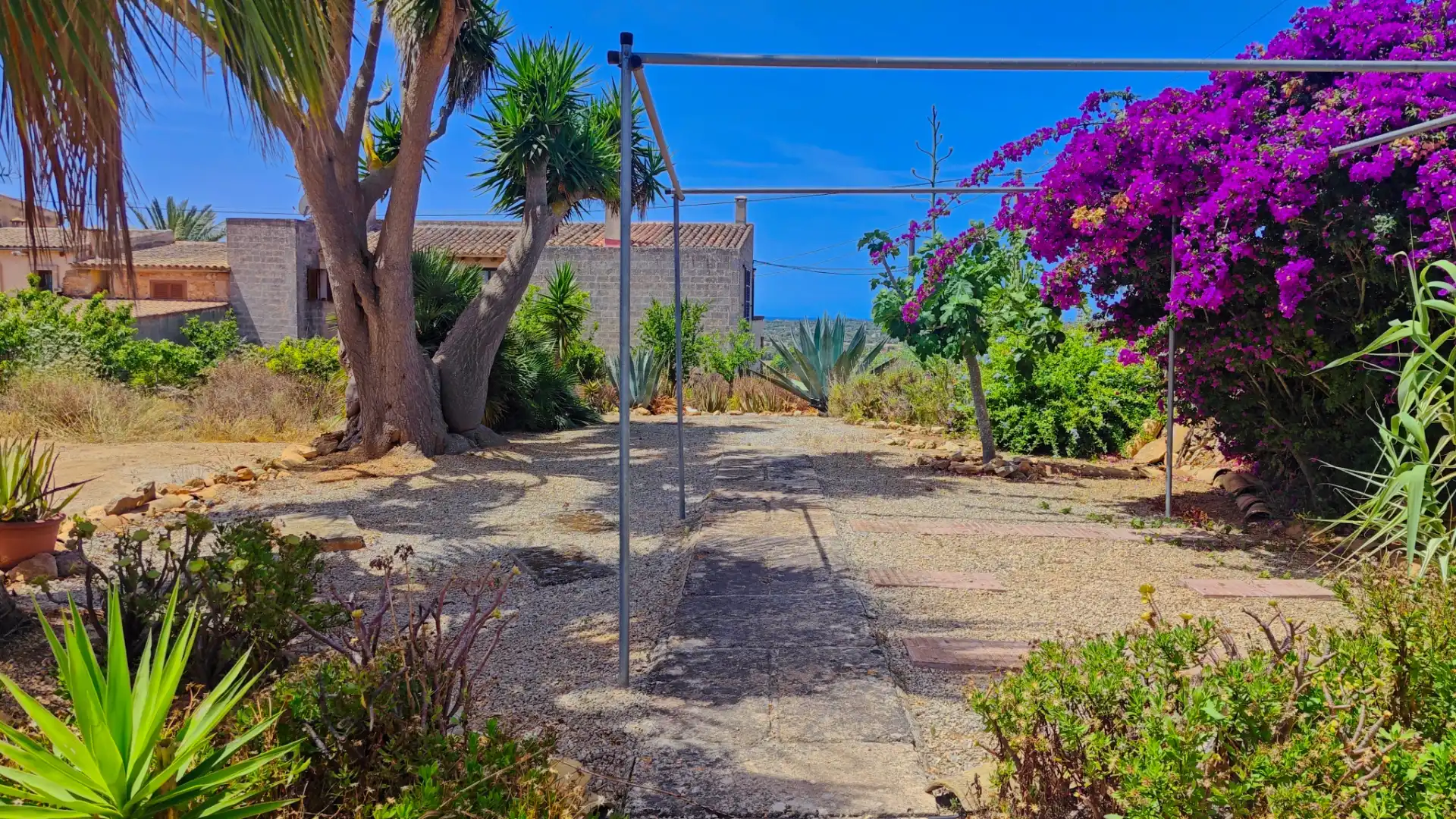 Vista exterior de Casa o xalet de lloguer en Ses Salines amb Jardí privat i Forn