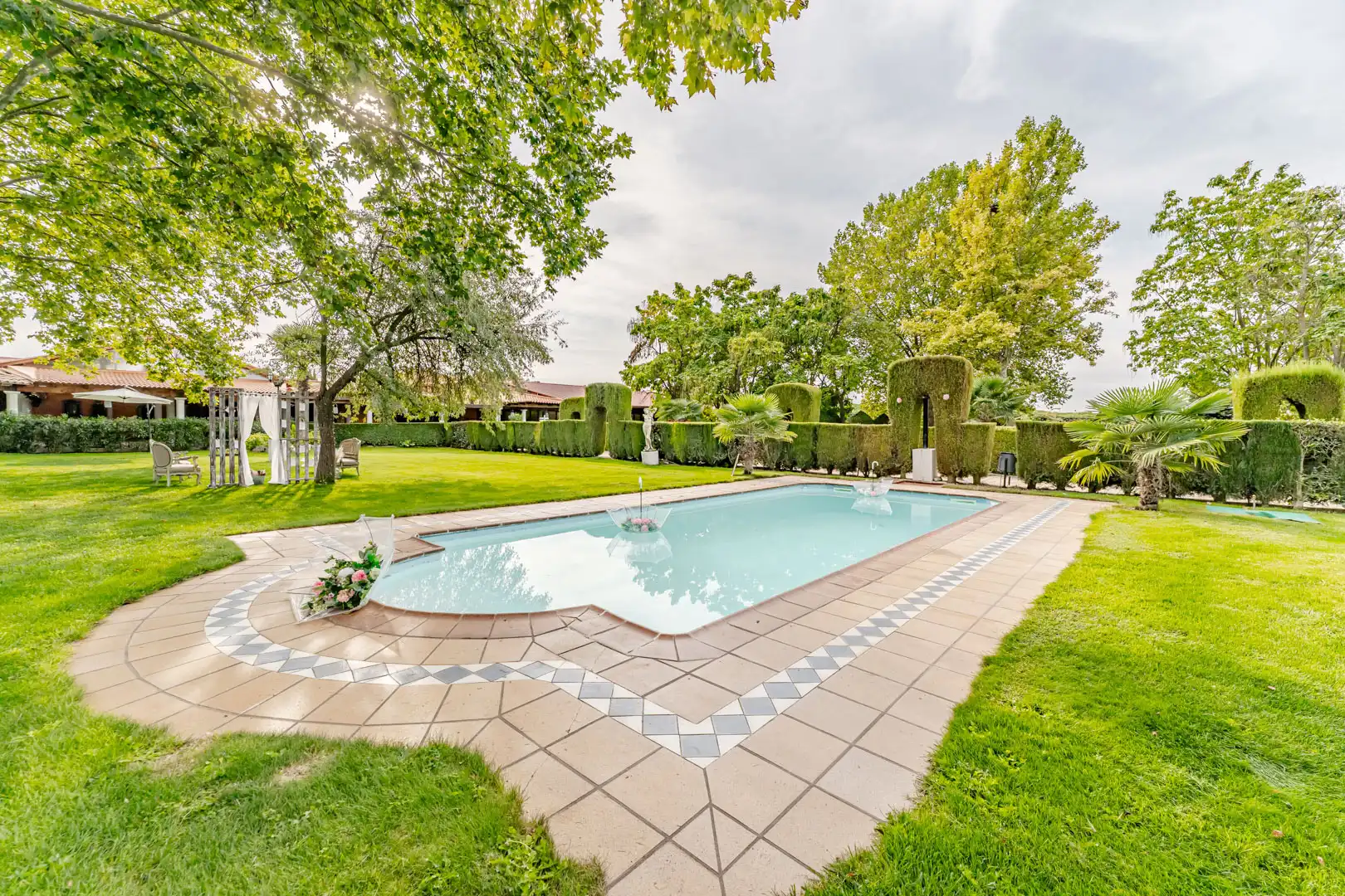 Piscina de Edificio en venta en Laguna de Duero