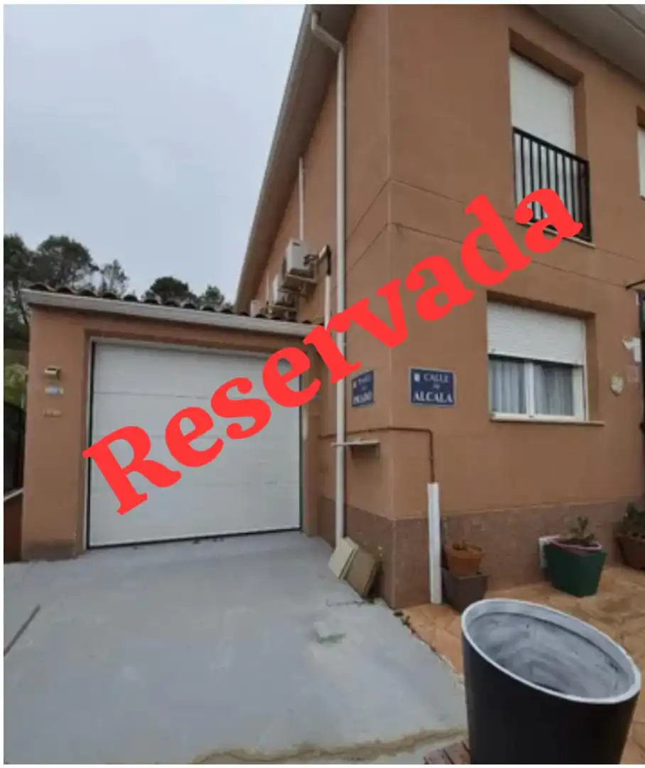 Parking de Casa adosada en venta en Almoguera con Amueblado