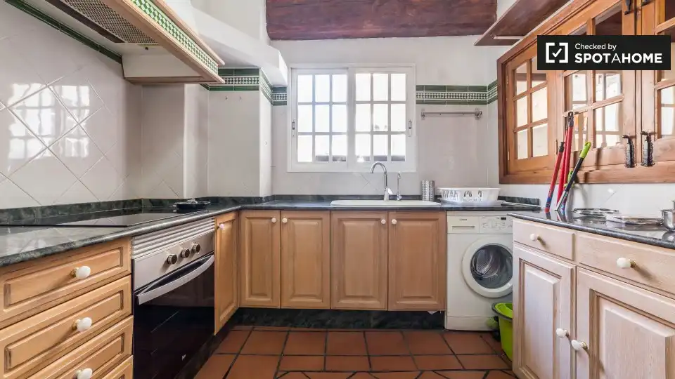 Küche von Wohnung zur untervermieten in Valencia mit Klimaanlage, Heizung und Möbliert