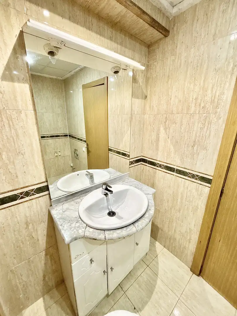 Bathroom of Flat for sale in Oviedo   with Heating, Parquet flooring and Terrace