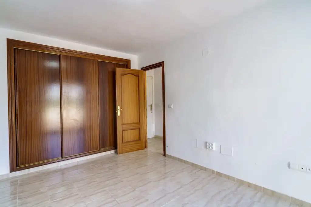Dormitori de Casa o xalet en venda en Fuengirola amb Aire condicionat, Jardí privat i Terrassa