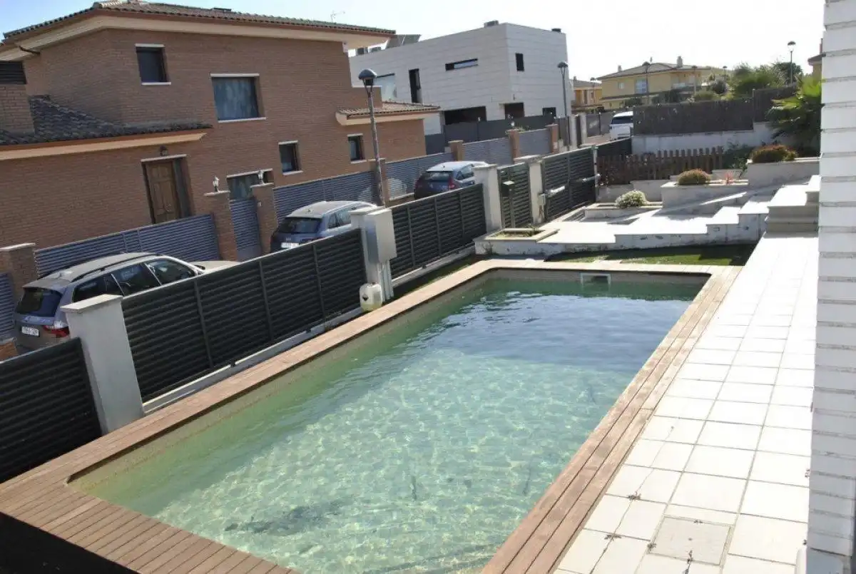 Piscina de Casa o xalet en venda en Cunit amb Calefacció, Jardí privat i Parquet