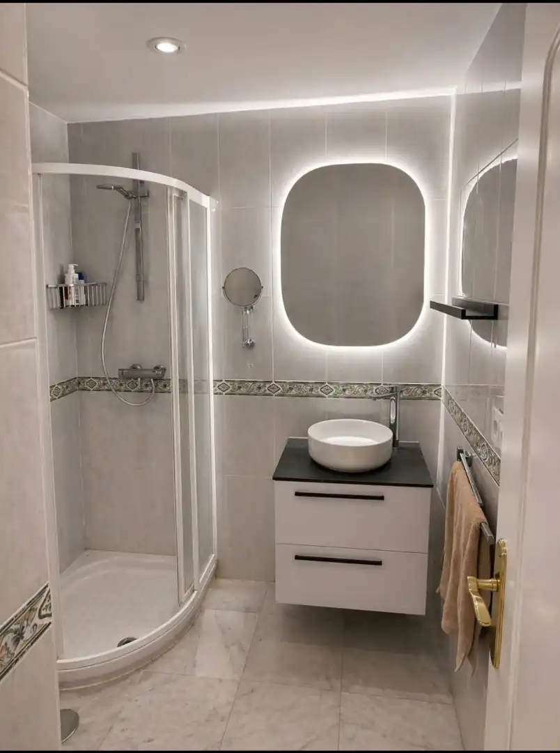 Baño de Piso de alquiler en Fuengirola con Aire acondicionado, Calefacción y Terraza