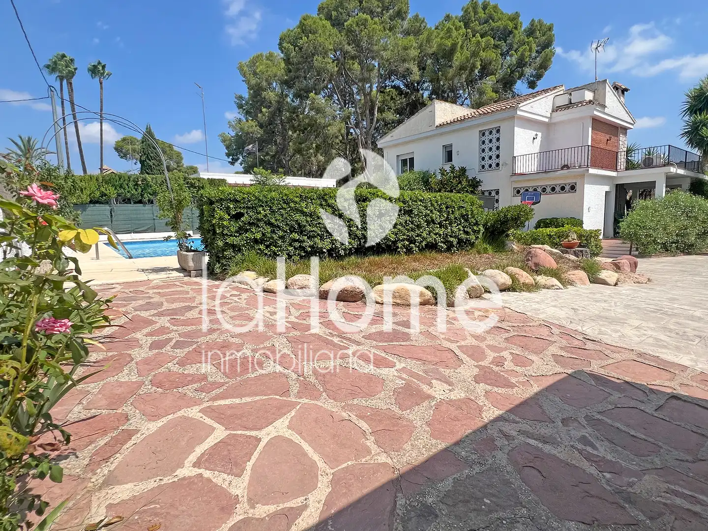 Vista exterior de Casa o xalet en venda en Paterna amb Aire condicionat, Jardí privat i Terrassa