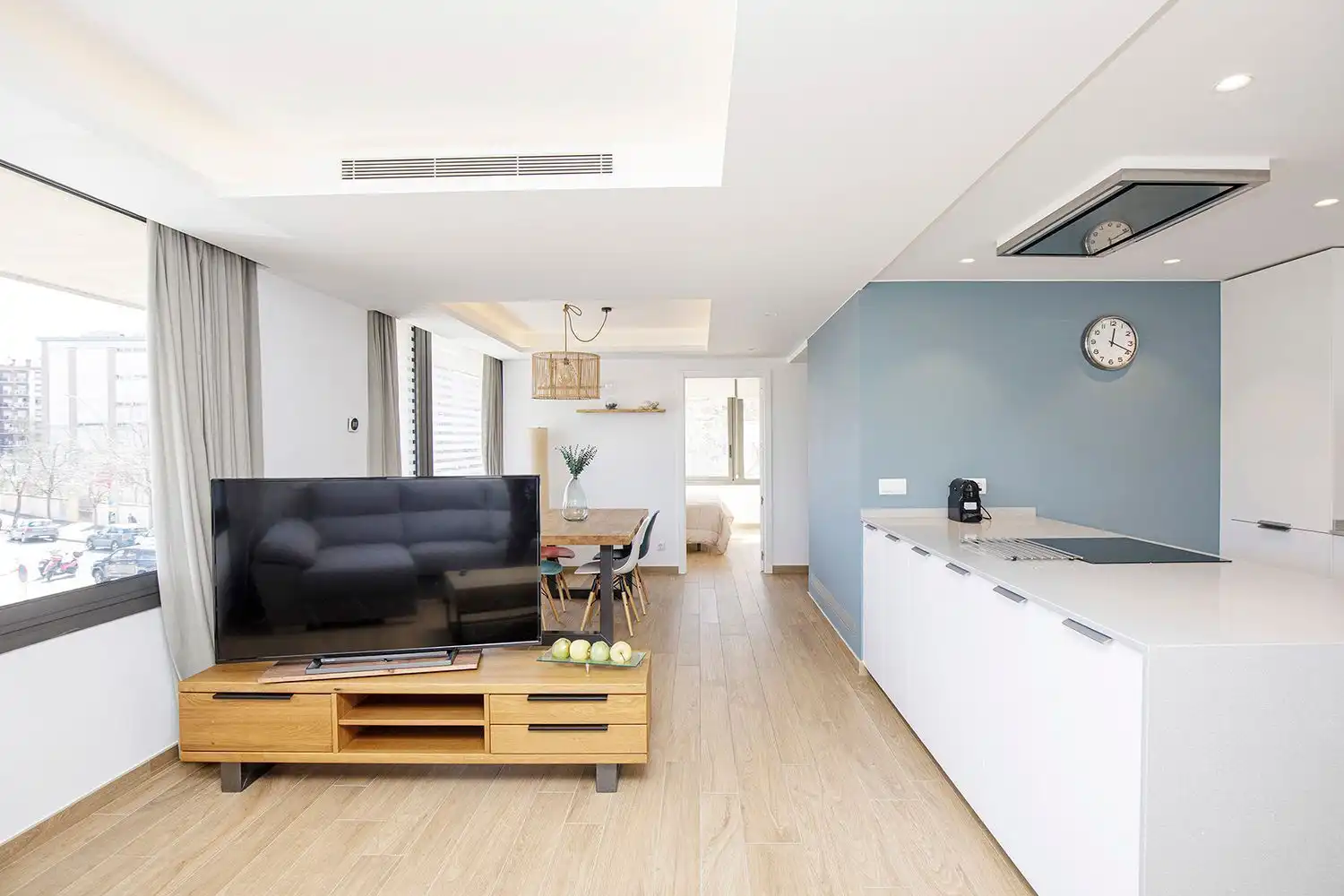 Sala d'estar de Pis de lloguer en Girona amb Aire condicionat i Moblat