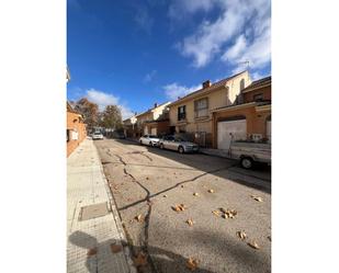 Vista exterior de Casa adosada en venda en Illescas amb Aire condicionat, Calefacció i Jardí privat