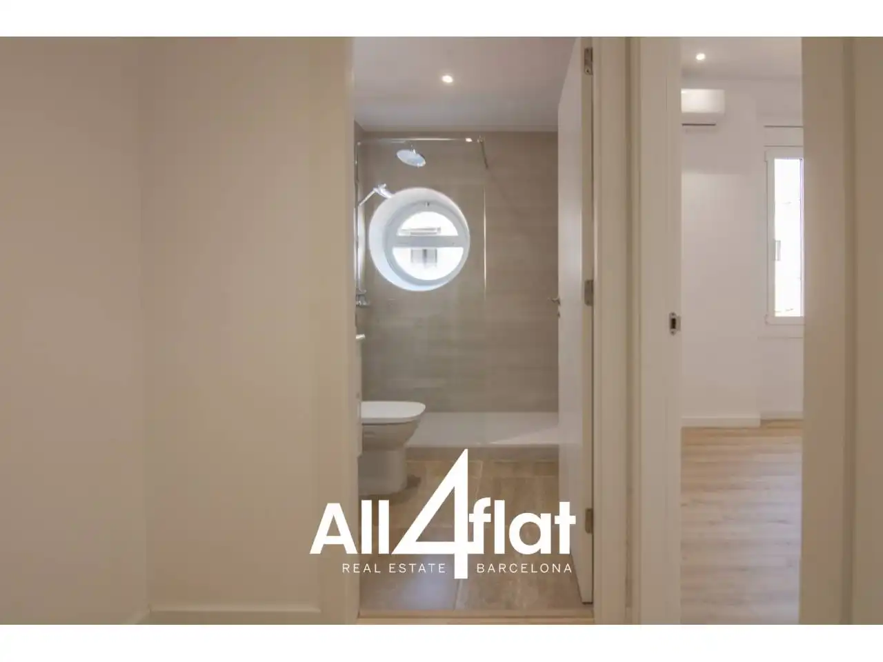 Badezimmer von Maisonette zur Miete in Mataró mit Klimaanlage und Parkett