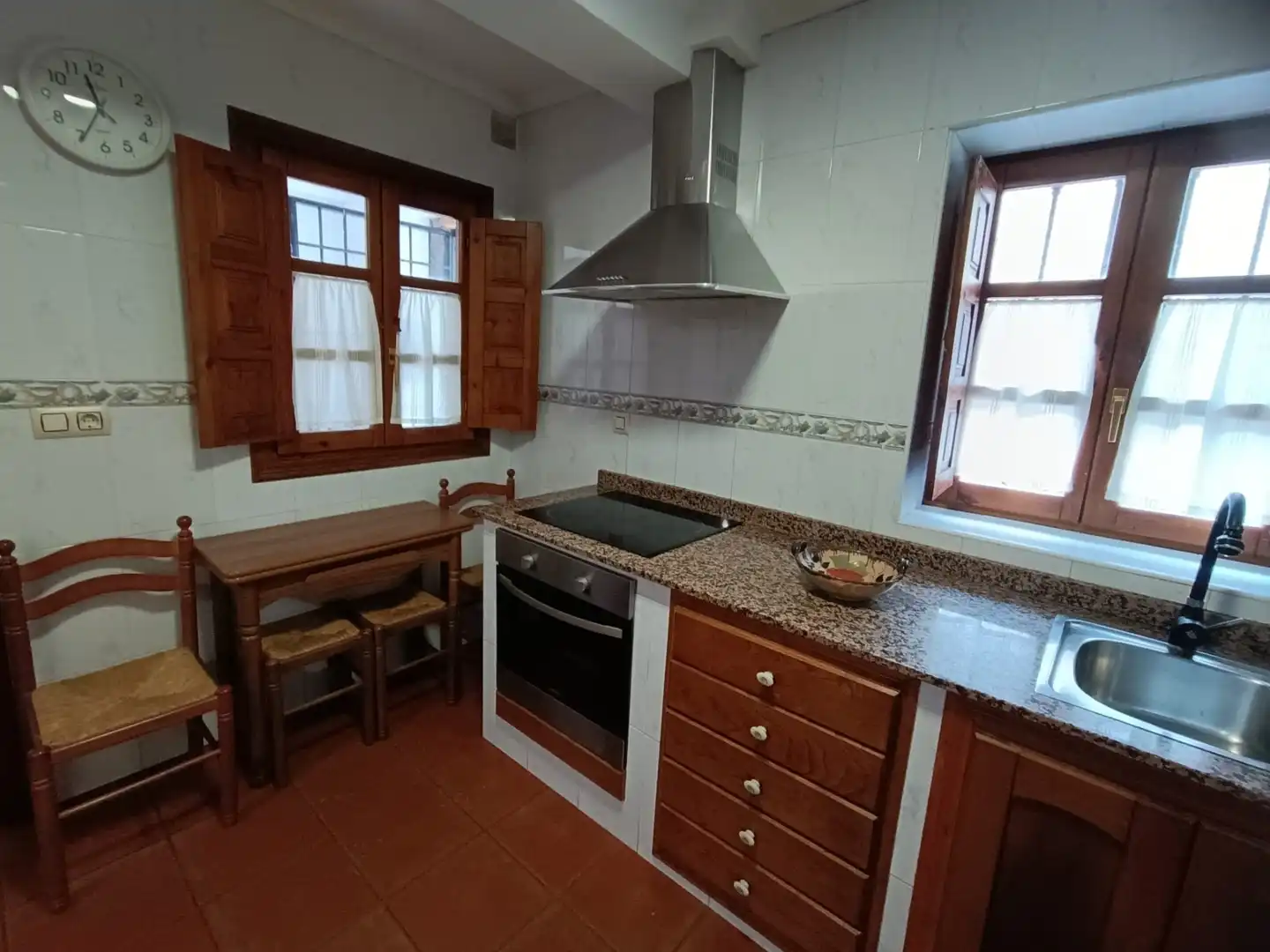 Küche von Einfamilien-Reihenhaus zum Verkauf in Valdáliga mit Heizung, Abstellraum und Balkon