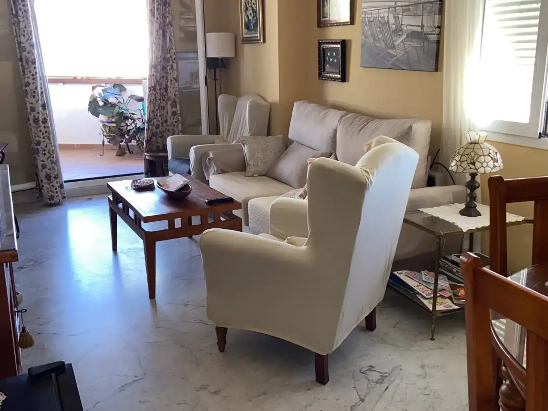 Wohnzimmer von Dachboden zur Miete in Marbella mit Klimaanlage und Terrasse