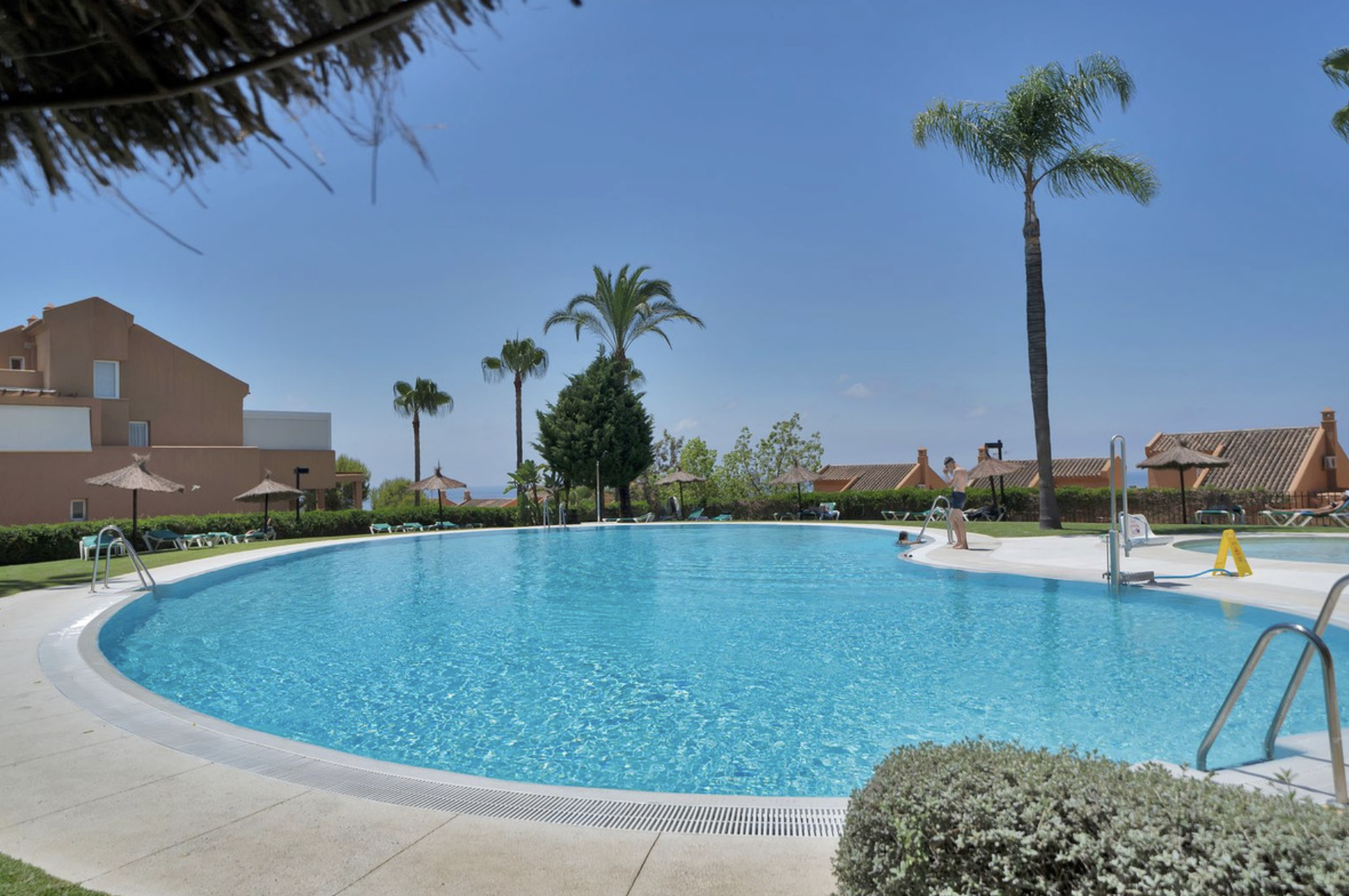 Swimming pool of Attic for sale in Marbella  with Air Conditioner, Heating and Terrace