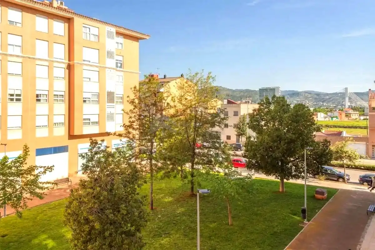 Vista exterior de Pis en venda en Castellón de la Plana / Castelló de la Plana amb Aire condicionat, Traster i Moblat