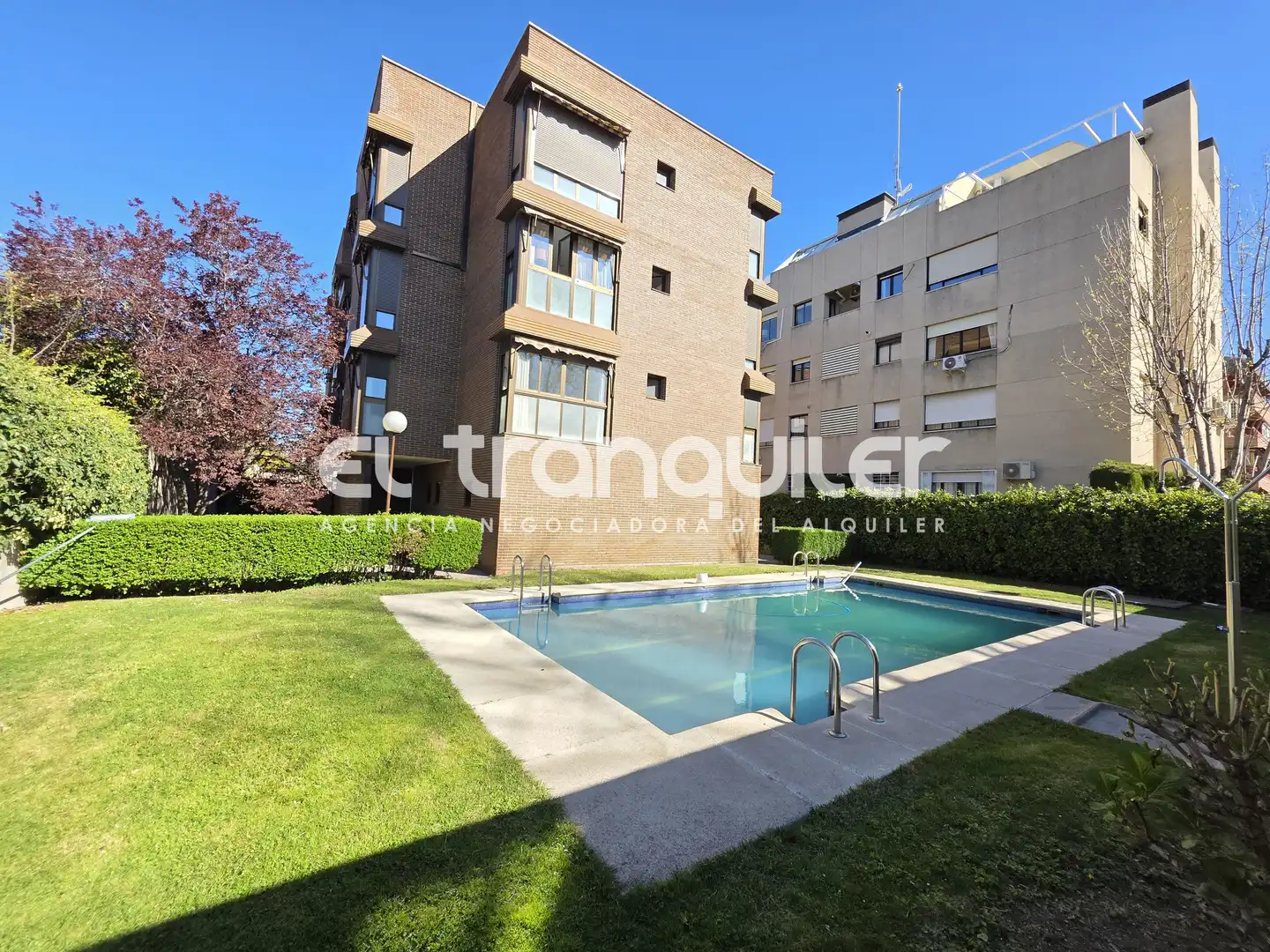 Vista exterior de Pis de lloguer en Madrid amb Aire condicionat, Parquet i Piscina