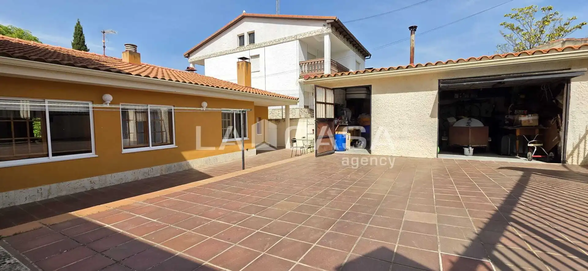 Vista exterior de Casa o xalet en venda en Dueñas amb Calefacció