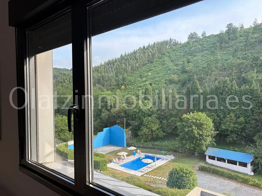 Piscina de Casa o xalet en venda en Laudio / Llodio amb Aire condicionat, Calefacció i Jardí privat