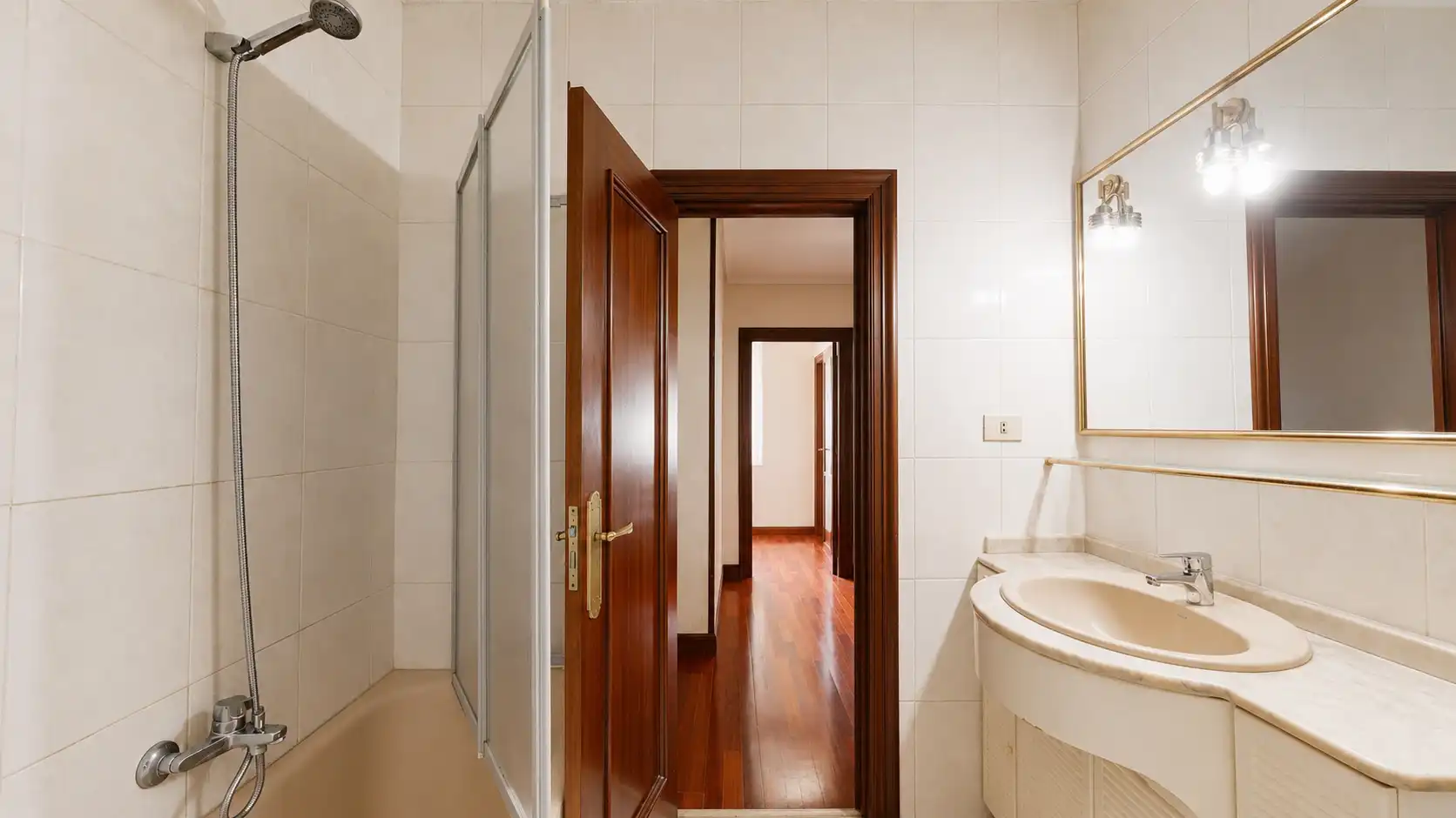 Bathroom of Flat for sale in Bilbao   with Heating