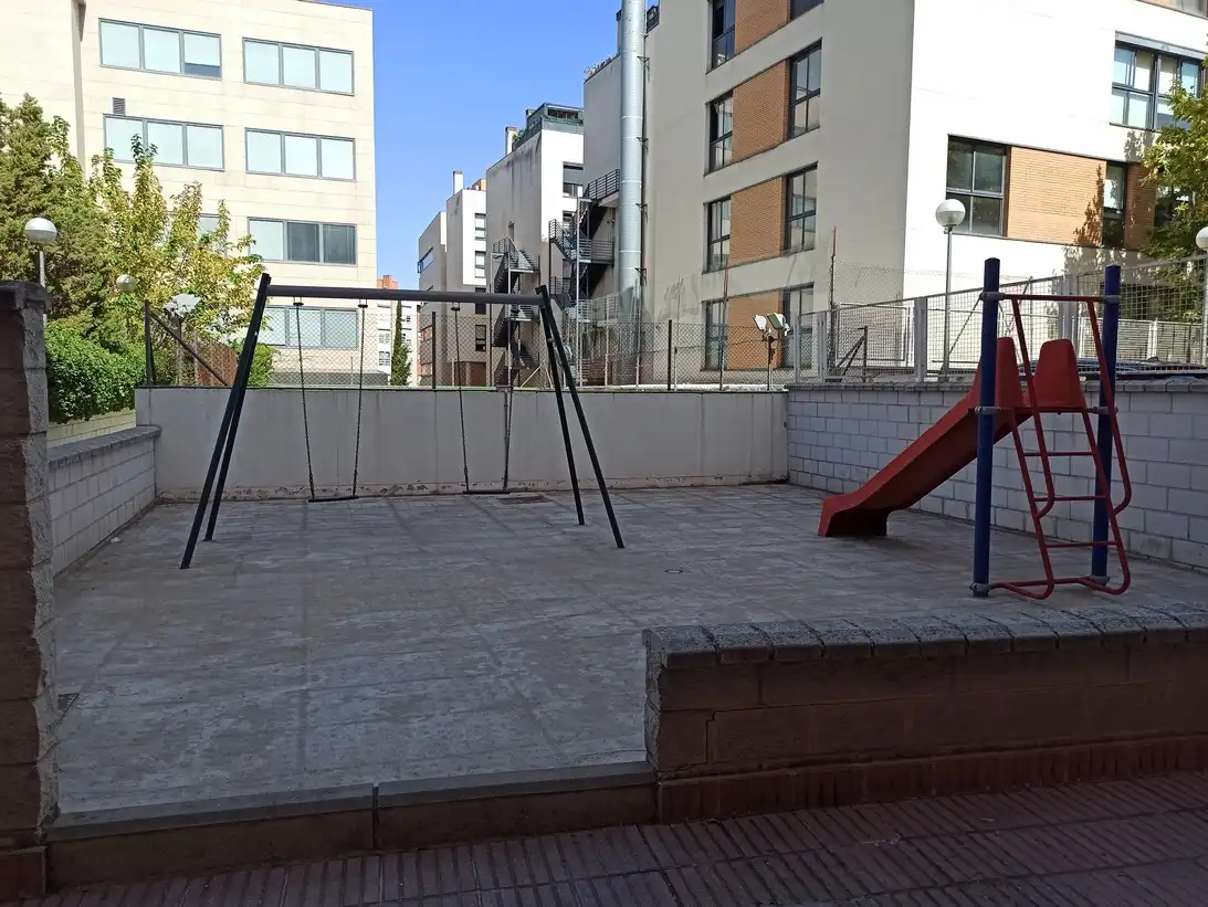 Pis amb piscina de lloguer a Calle de Julián Camarillo, imagen 22