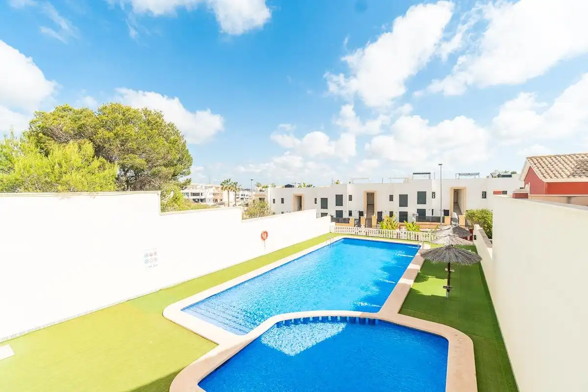 Piscina de Casa o chalet en venta en Orihuela con Aire acondicionado, Jardín privado y Trastero