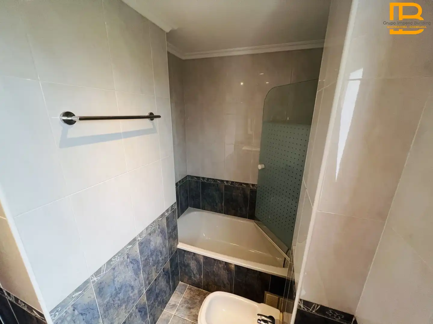 Badezimmer von Wohnung zur Miete in Voto mit Heizung, Abstellraum und Möbliert
