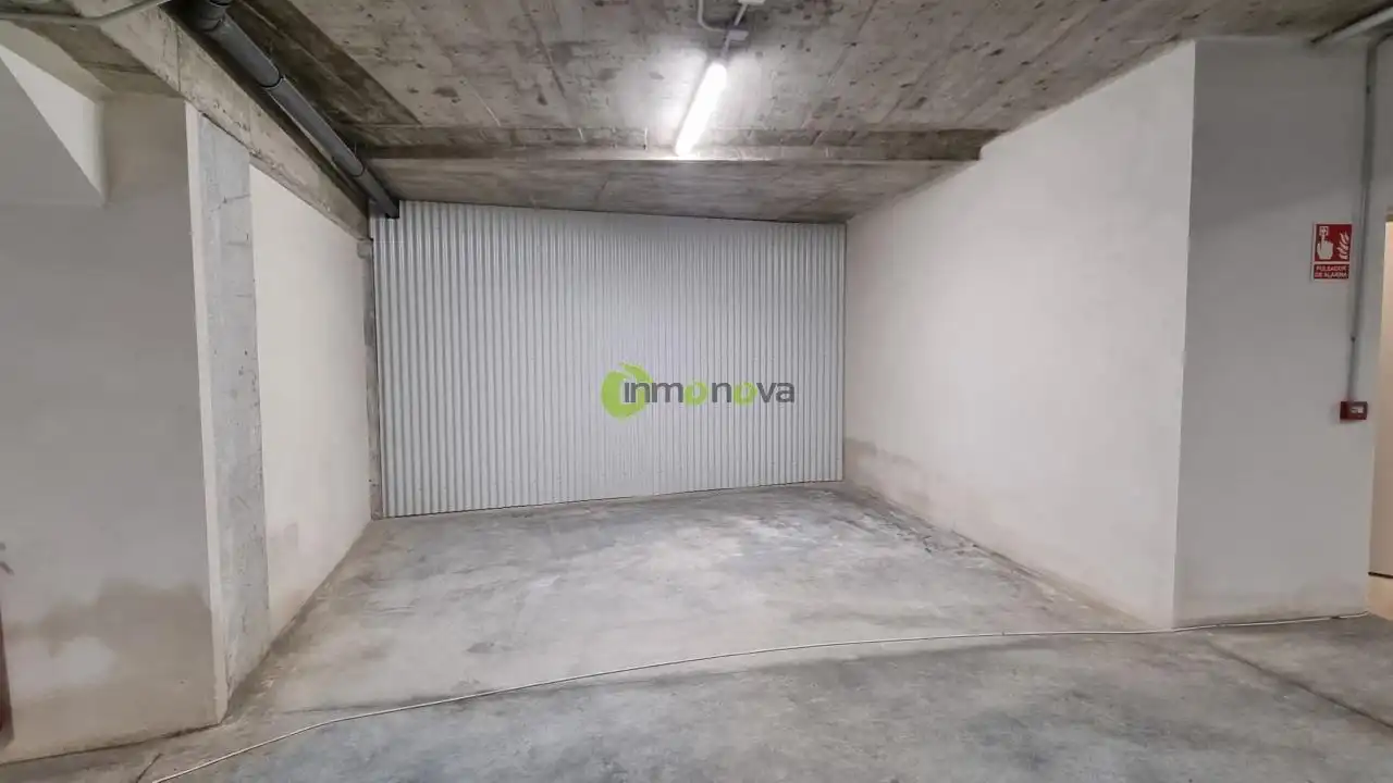 Parking de Casa adosada en venta en Nigrán con Calefacción, Jardín privado y Terraza