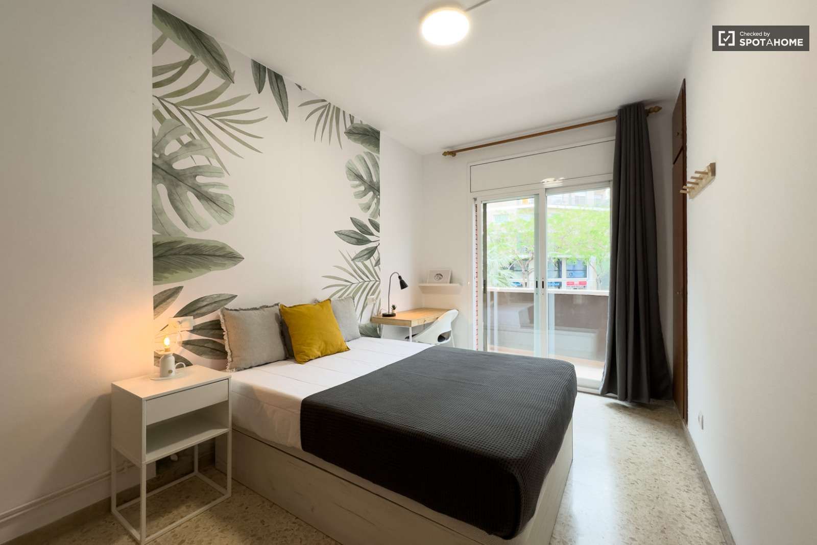 Bedroom of Flat to share in  Barcelona Capital  with Air Conditioner and Terrace