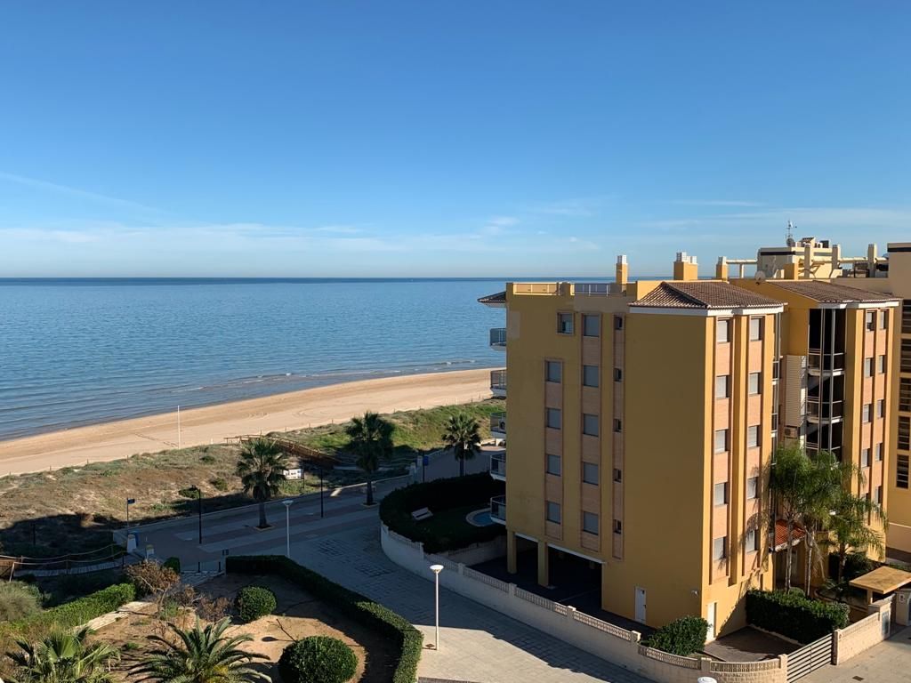 Dormitori de Apartament en venda en Guardamar de la Safor amb Jardí privat, Terrassa i Moblat
