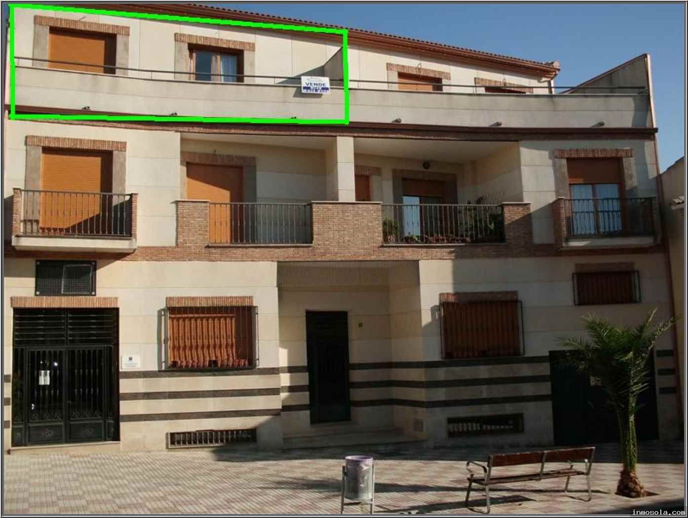 Vista exterior de Pis en venda en Torreperogil amb Terrassa i Balcó