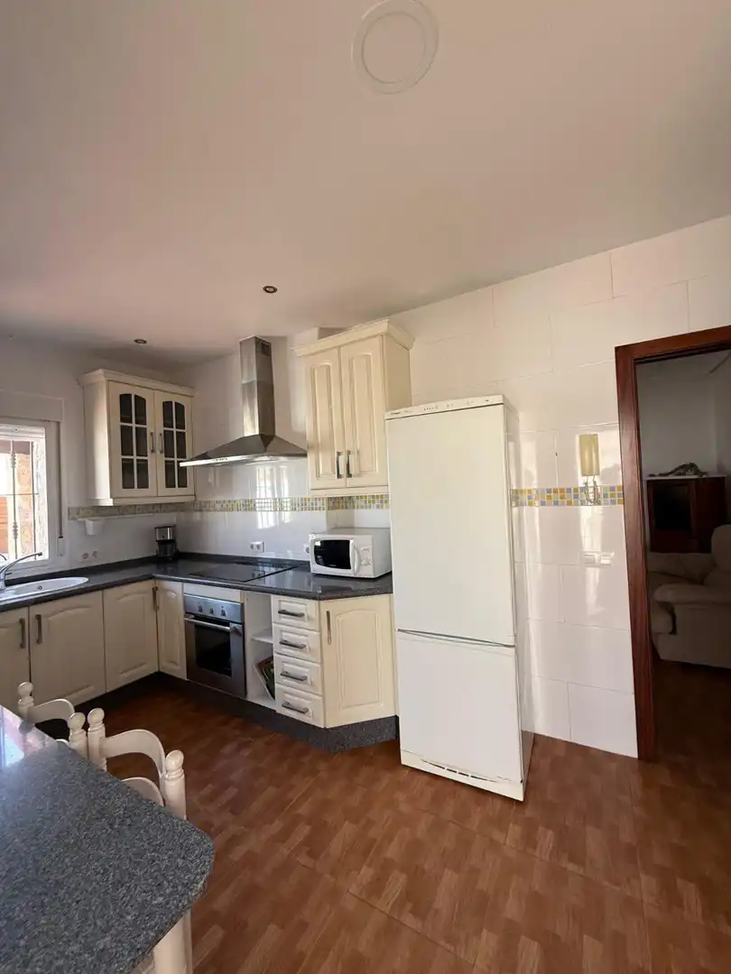 Detached house with pool to rent in Núcleo urbano, imagen 42
