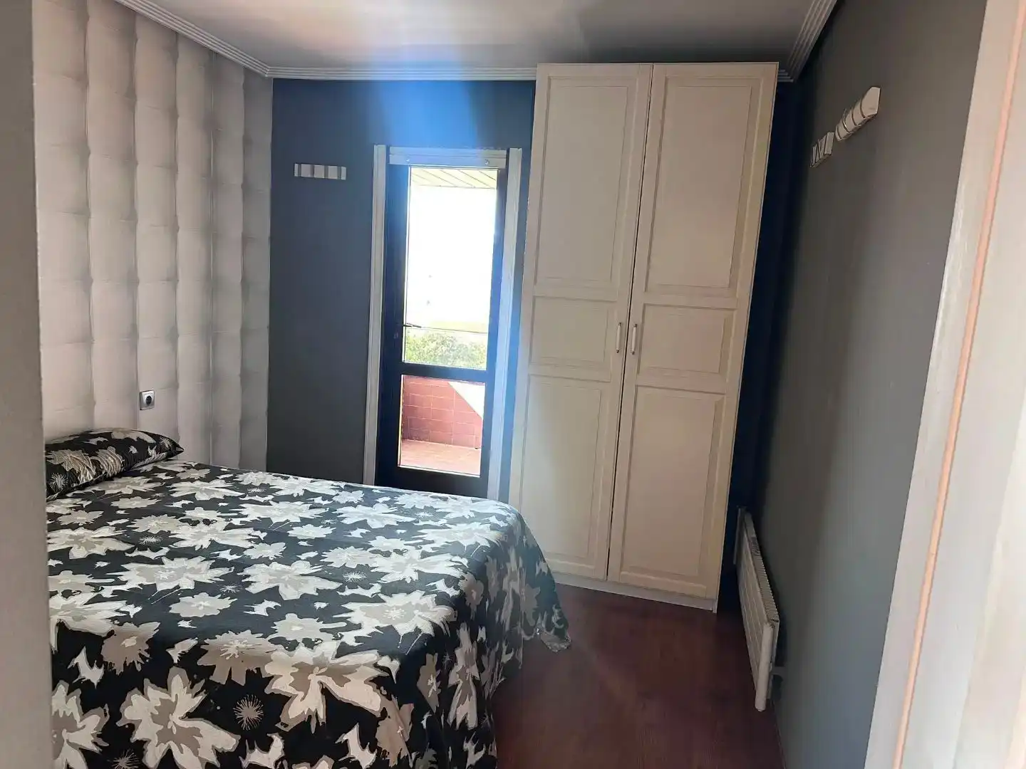 Dormitori de Apartament en venda en Vigo  amb Jardí privat, Parquet i Traster