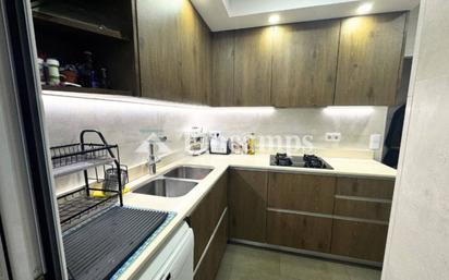 Kitchen of Flat for sale in Sabadell  with Air Conditioner, Heating and Parquet flooring