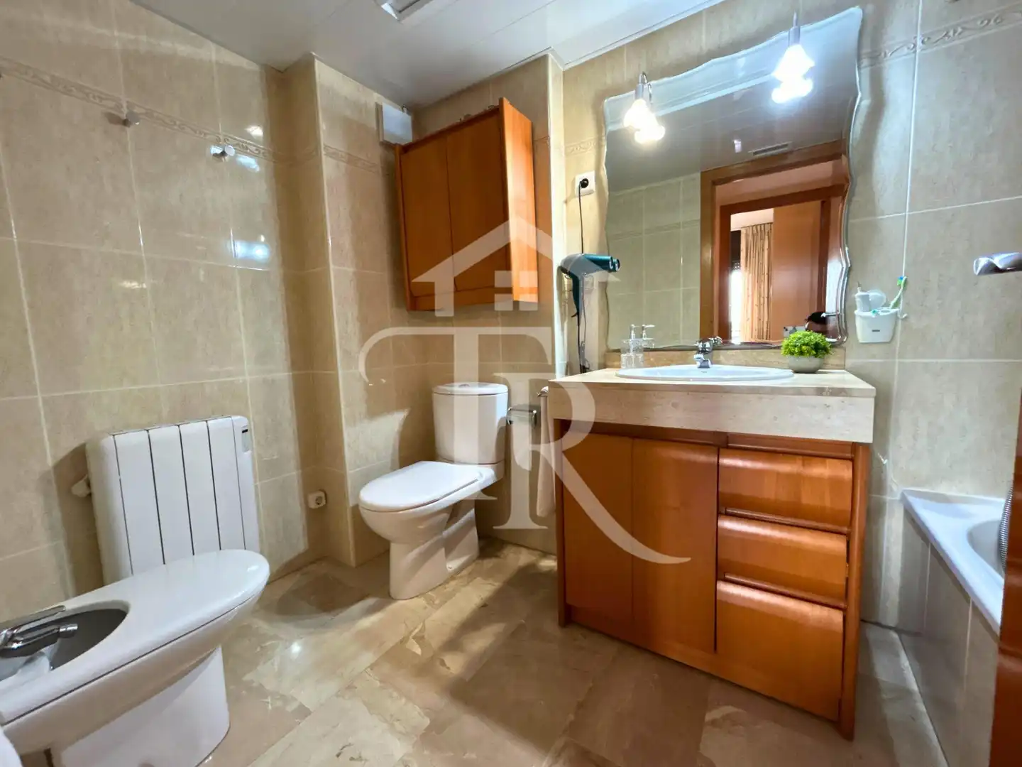 Badezimmer von Dachboden zum Verkauf in Rubí mit Klimaanlage, Heizung und Terrasse