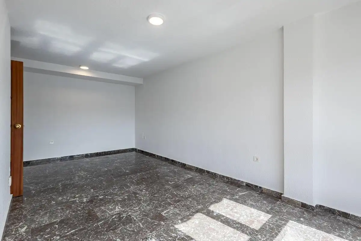 Flat for rent in Granada  with Balcony and Community pool