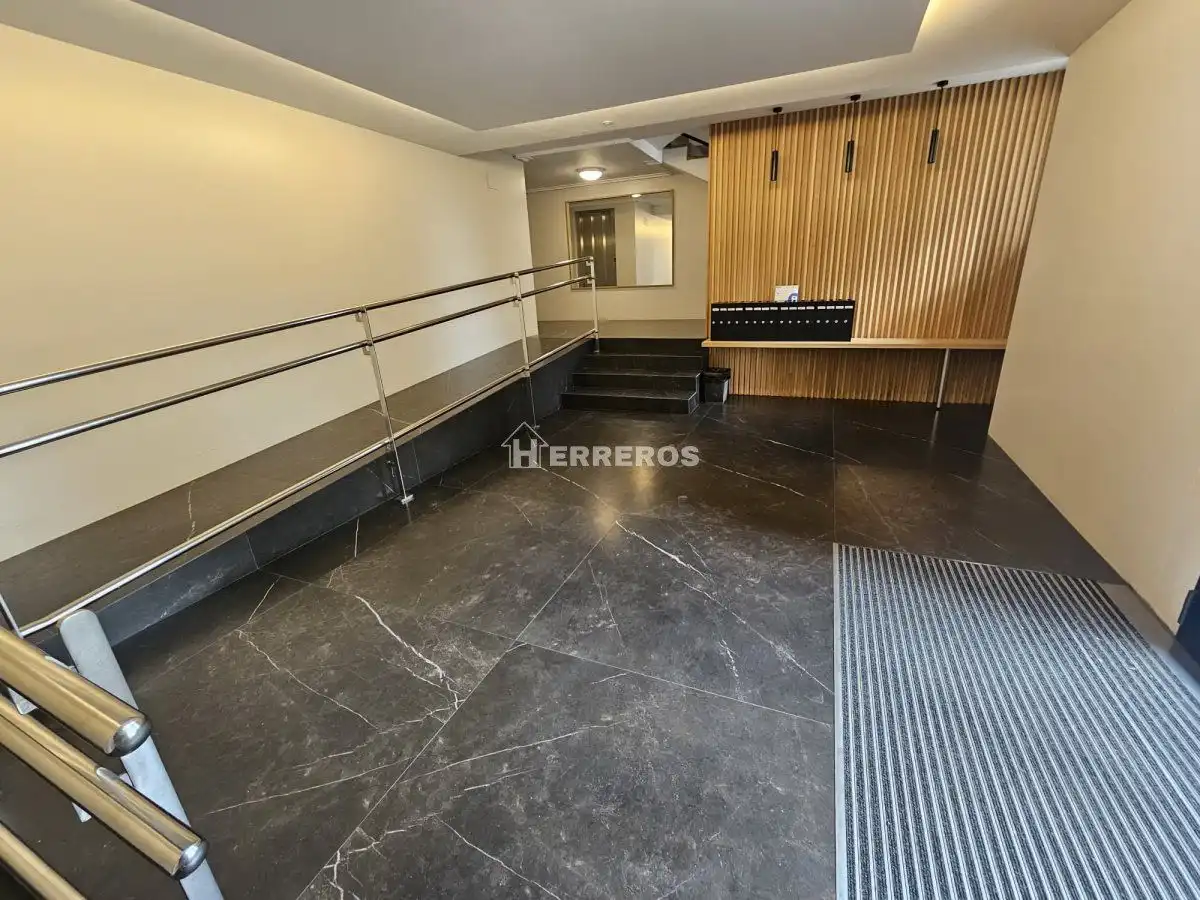 Pis en venda en  Logroño amb Calefacció, Parquet i Terrassa