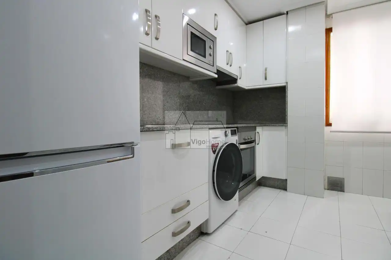 Kitchen of Flat for rent in Vigo   with Heating, Parquet flooring and Storage room