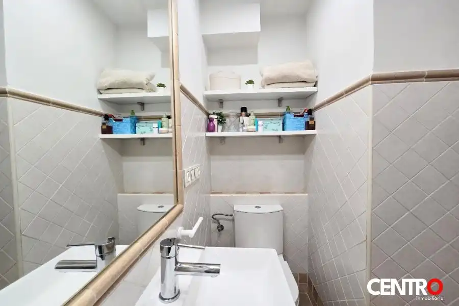 Bany de Apartament de lloguer en Granada amb Aire condicionat
