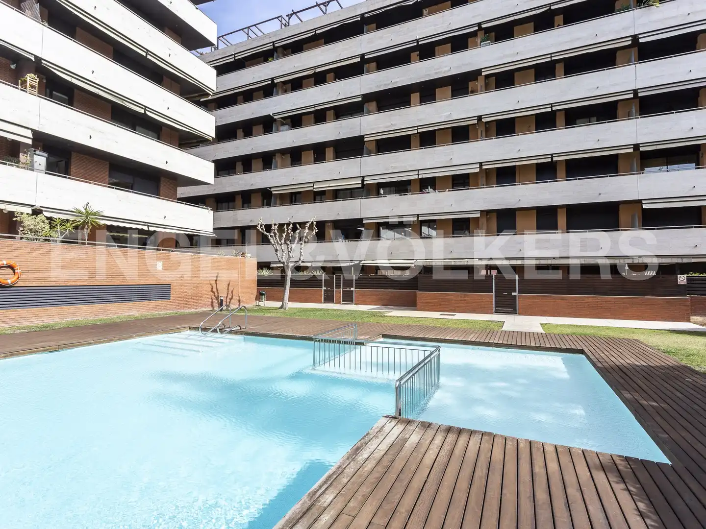 Swimming pool of Flat for sale in Vilanova i la Geltrú  with Air Conditioner, Heating and Private garden