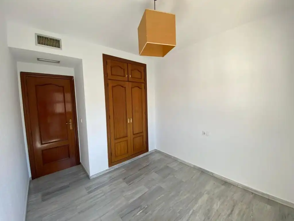 Bedroom of Flat for rent in Granada  with Heating, Private garden and Community pool