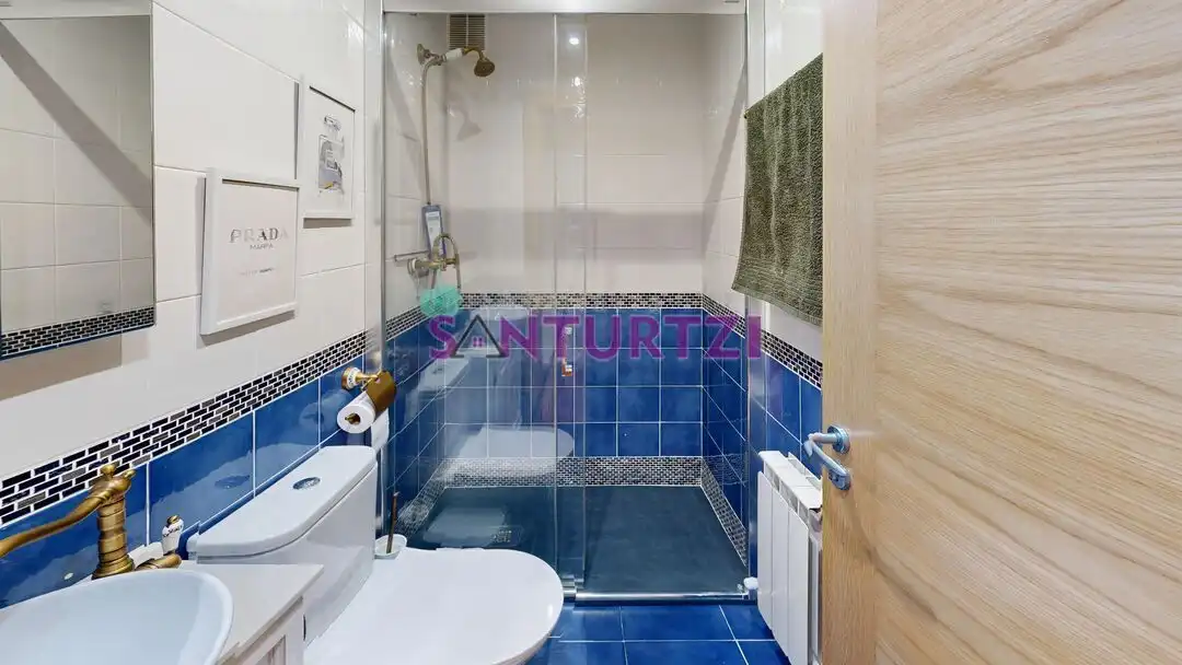 Baño de Piso en venta en Santurtzi  con Calefacción, Terraza y Trastero