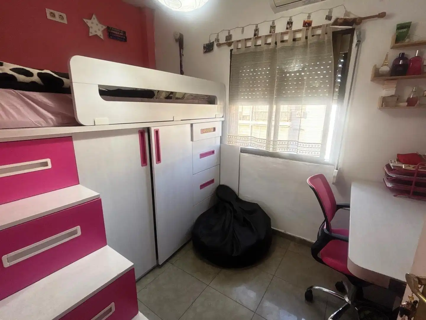 Schlafzimmer von Wohnung zum Verkauf in Gines mit Klimaanlage und Gemeinschaftspool