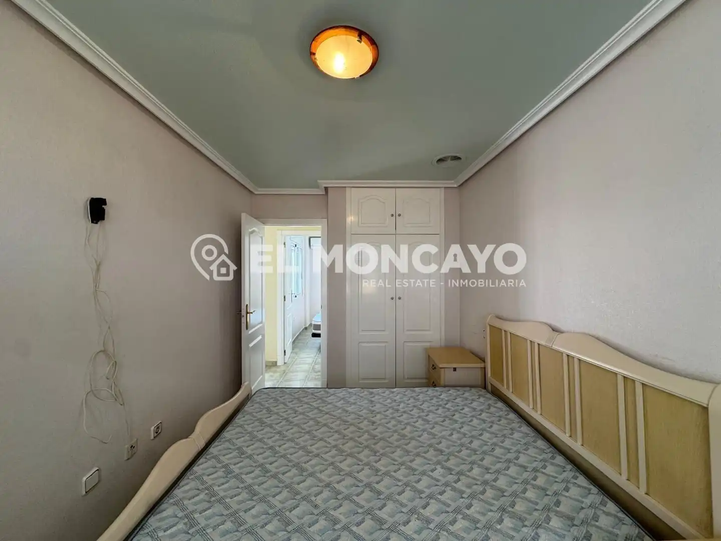 Schlafzimmer von Einfamilien-Reihenhaus zum Verkauf in Guardamar del Segura mit Klimaanlage, Heizung und Terrasse