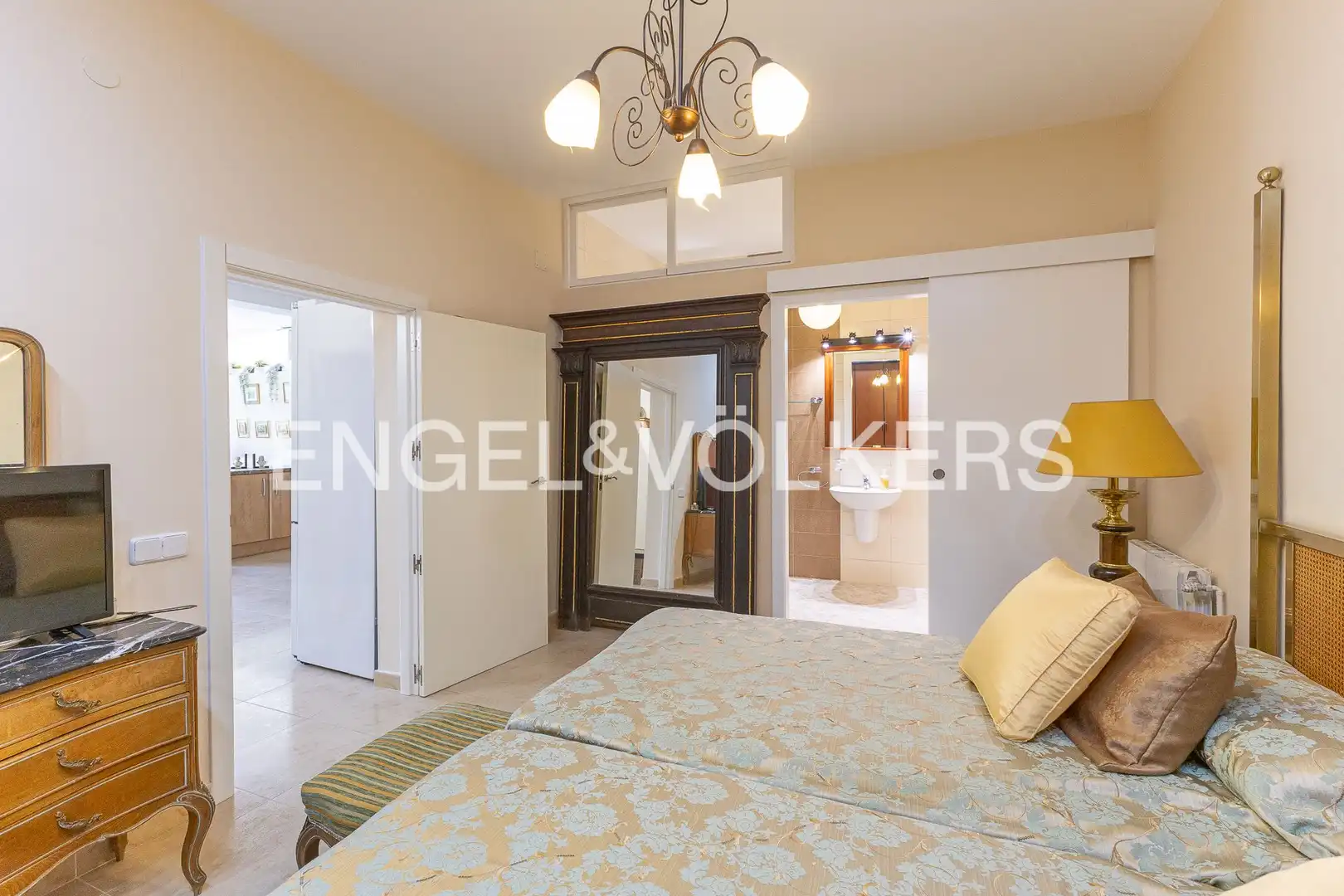 Bedroom of Houses for sale in Majadahonda  with Air Conditioner, Heating and Private garden