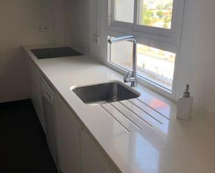 Kitchen of Flat to rent in  Sevilla Capital  with Air Conditioner and Balcony