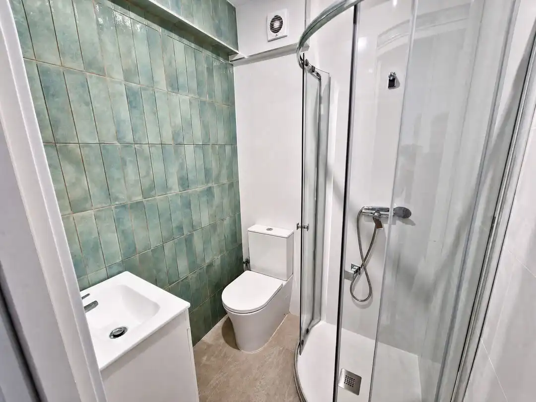 Bathroom of Flat for sale in Bilbao 