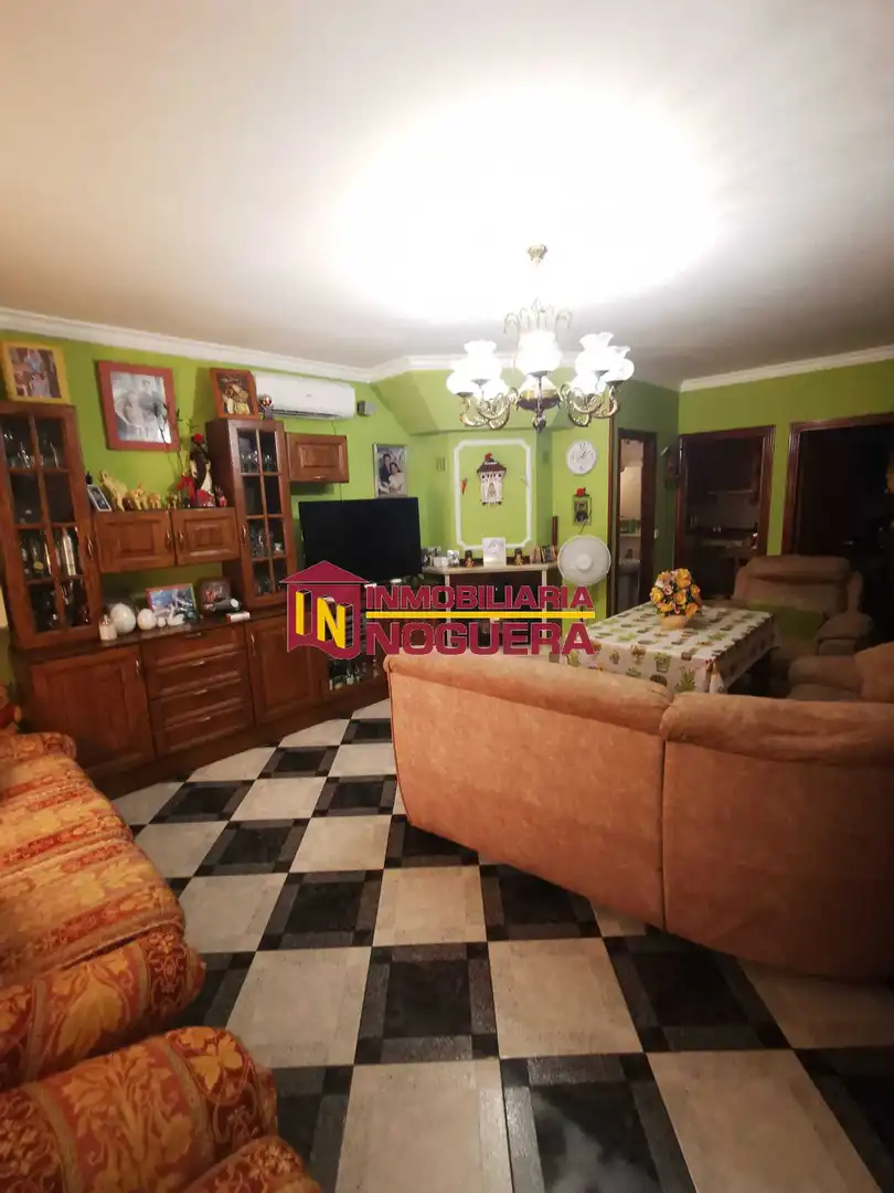 Dormitori de Casa o xalet en venda en Écija amb Aire condicionat i Moblat